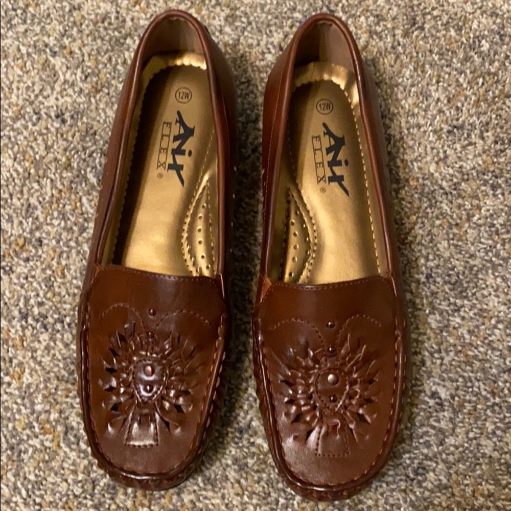 Brand New Loafer/Moccasin Brown Ladies Shoes 9w